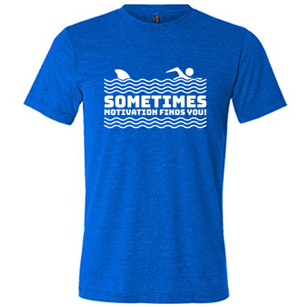 Sometimes Motivation Finds You Shirt Unisex - Image 3